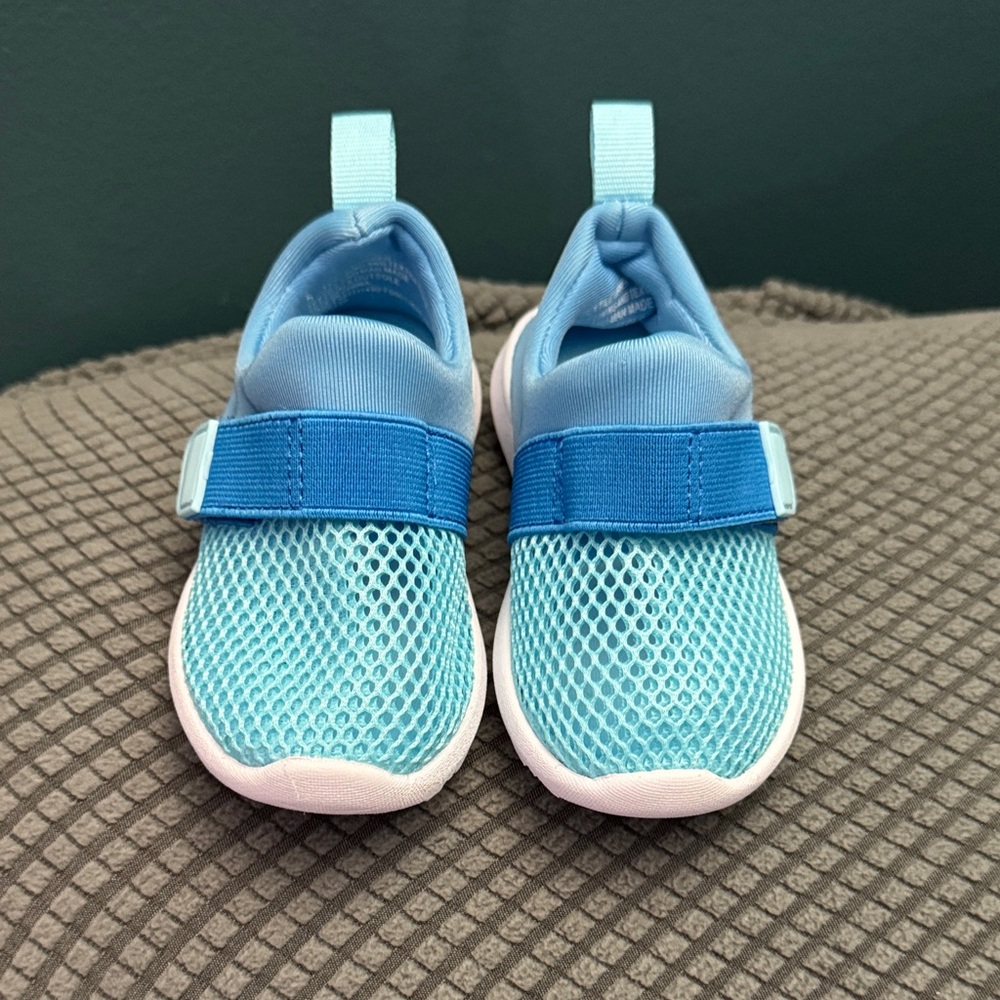 Cat & Jack- Size 5 Toddler Blue Mesh Sneakers/Water Shoes.